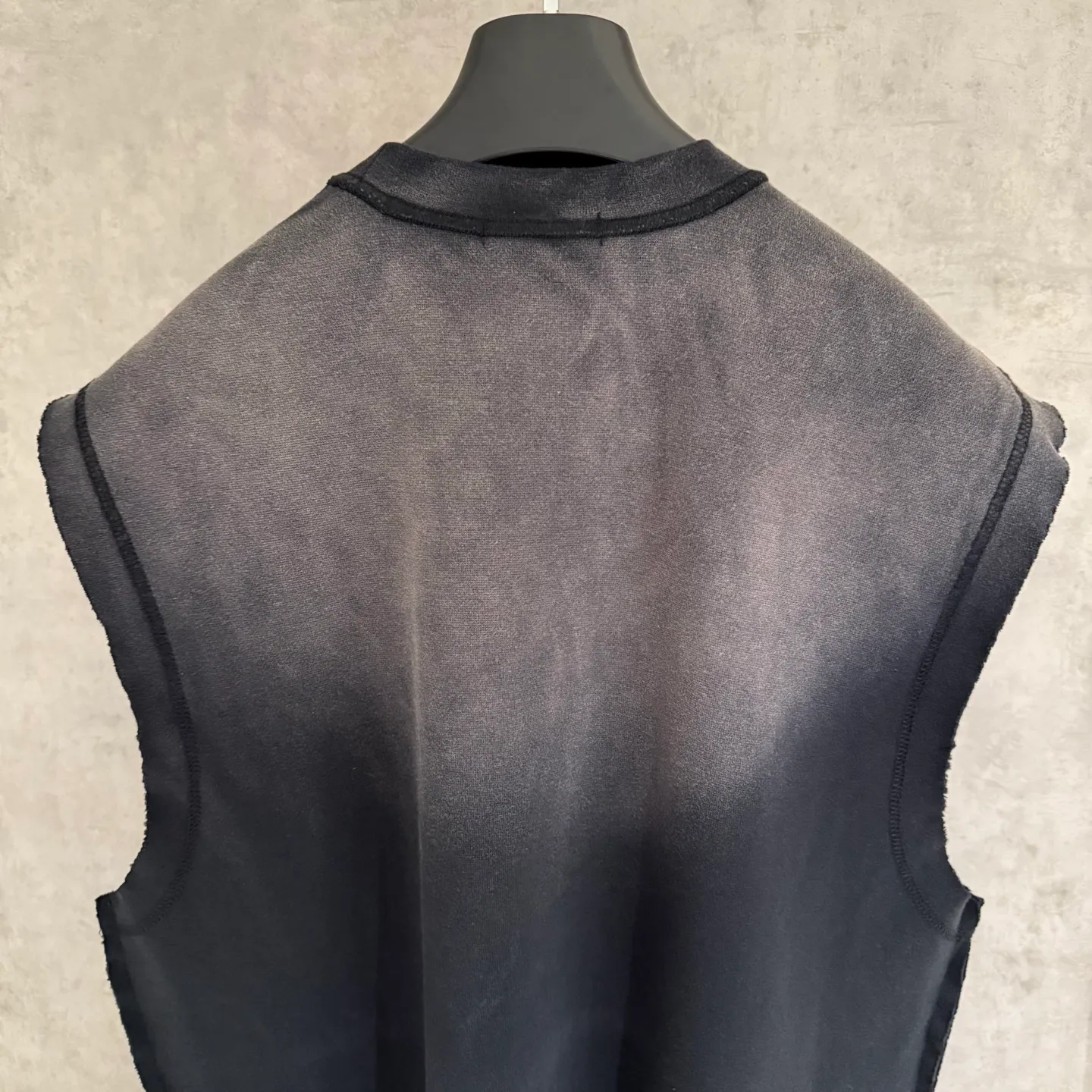 🅿️200 [Strict quality control] CH Crow Heart Sleeveless Round Neck T-shirt 320g heavy-duty composite fabric The upper body is wide and stylish Ice-feeling experience on the inside Waist side splicing tailoring Spray horse slip plus burning process The oversize version highlights the trendy design Size: L-4XL